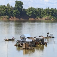Koh Island. Плаващо виетнамско рибарско селище през река Меконг от Крати, печат на плакат в Камбоджа от Ивет Кардозо